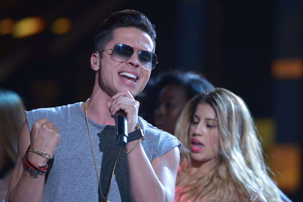 Se encargó de prender los motores de este backstage e inyectó sensualidad a su ensayo.