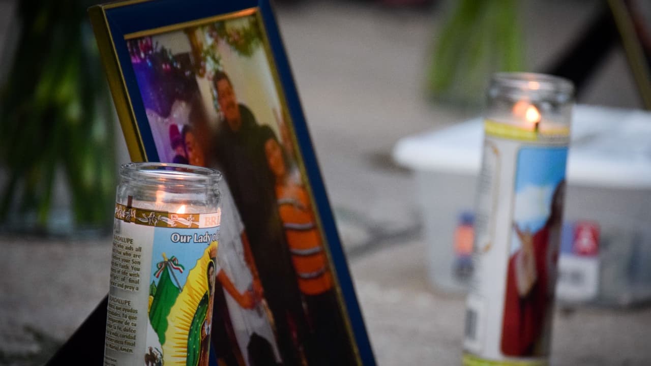 La familia identificó al sospechoso como William Escaño. La policía se limitó a decir que se trataba del hijastro aunque no reveló su nombre.