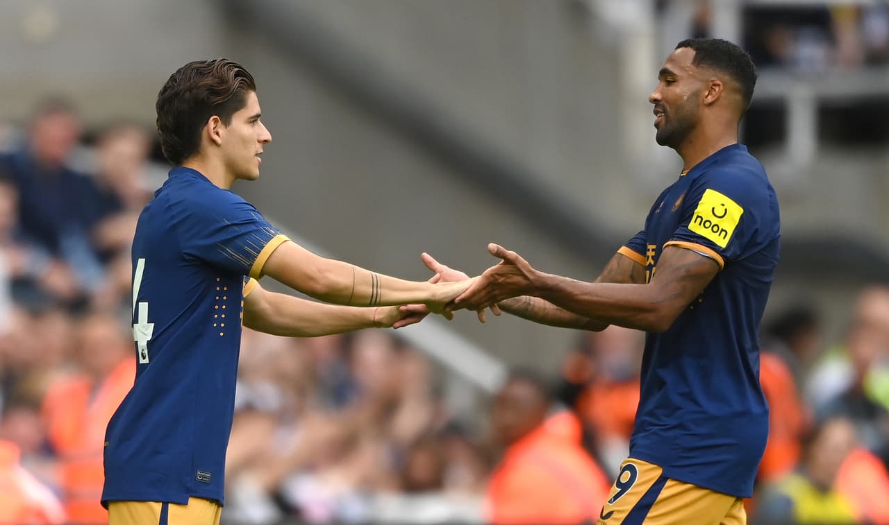 NEWCASTLE UPON TYNE, ENGLAND - JULY 30: Newcastle striker Callum Wilson is substituted for Santiago Munoz during the pre season friendly match between Newcastle United and Athletic Bilbao at St James' Park on July 30, 2022 in Newcastle upon Tyne, England. (Photo by Stu Forster/Getty Images)