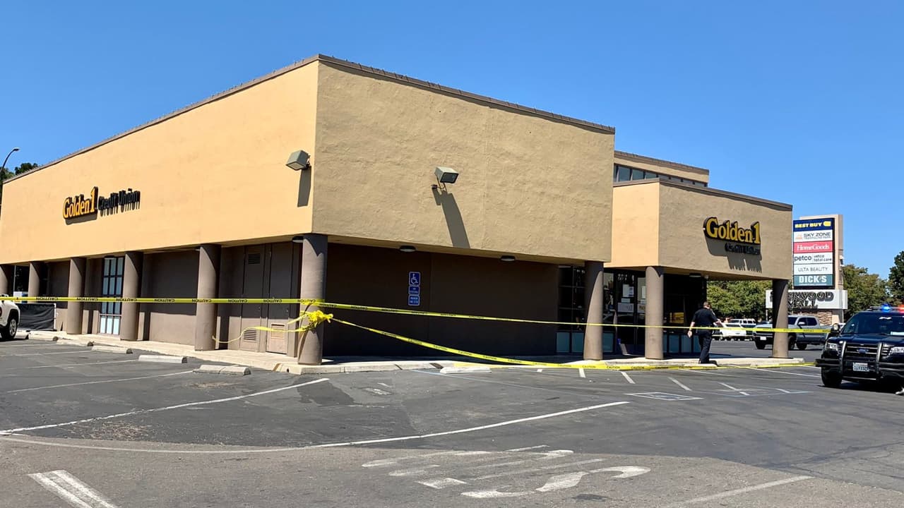 Tiroteo frente a un centro comercial en Stockton deja una persona muerta