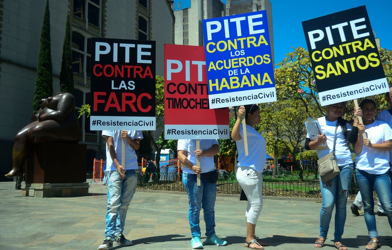 La paz en Colombia en medio del fuego cruzado