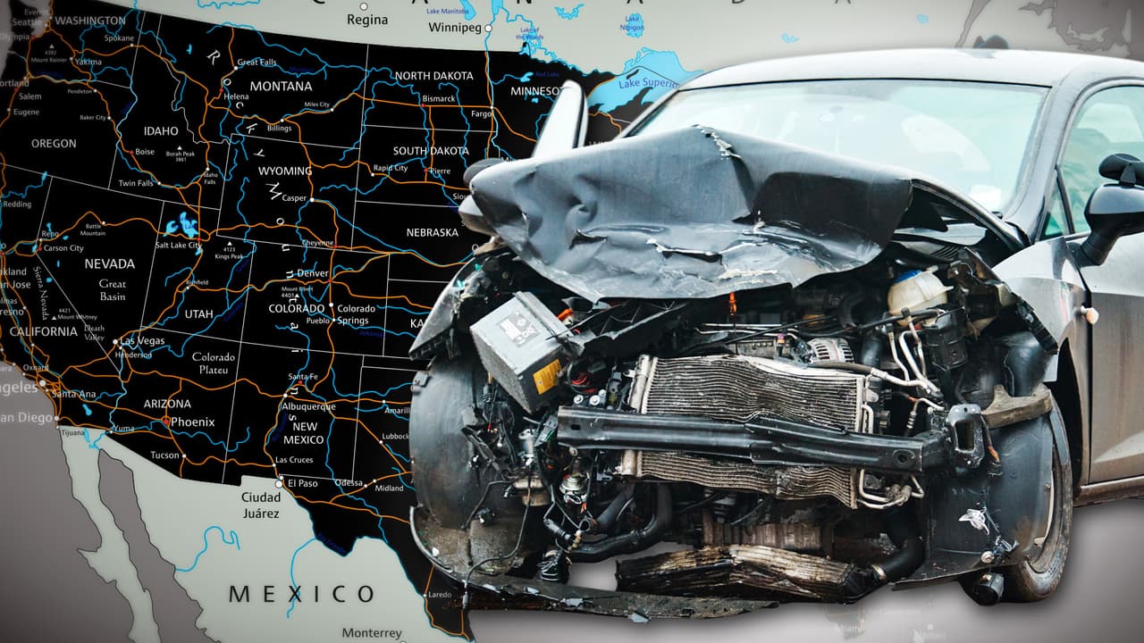 Según un informe de la 
<a href="https://www.nhtsa.gov/" target="_blank">Administración Nacional de Seguridad Vial</a> (NHTSA por sus siglas en inglés), durante 2019 murieron un total de 36,096 personas en accidentes de carros sobre las carreteras de Estados Unidos. Esto representa una disminución del 2% (o 739 muertes menos) con respecto a las cifras del 2018. 
<br>
<br>Sin embargo, el número de personas lesionadas aumentó a 2.74 millones, frente a los 2.71 millones del año anterior; al igual que la cantidad de choques reportados por la policía para un total de 6,76 millones en 2019 versus 6.74 millones en 2018.
<br>
<br>Estos fueron los estados que registraron el mayor número de muertes vehiculares durante 2019.
<br>