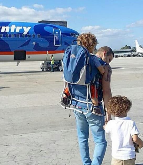 Sus dos pequeños son su gran compañía. El isntinto paternal de Nacho es inmenso.