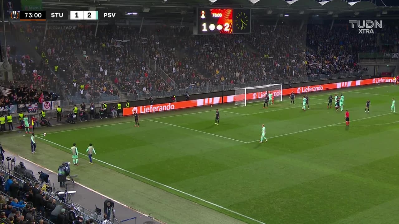 ¡Qué golazo! Phillip Max puso el tercero del PSV con gran zurdazo