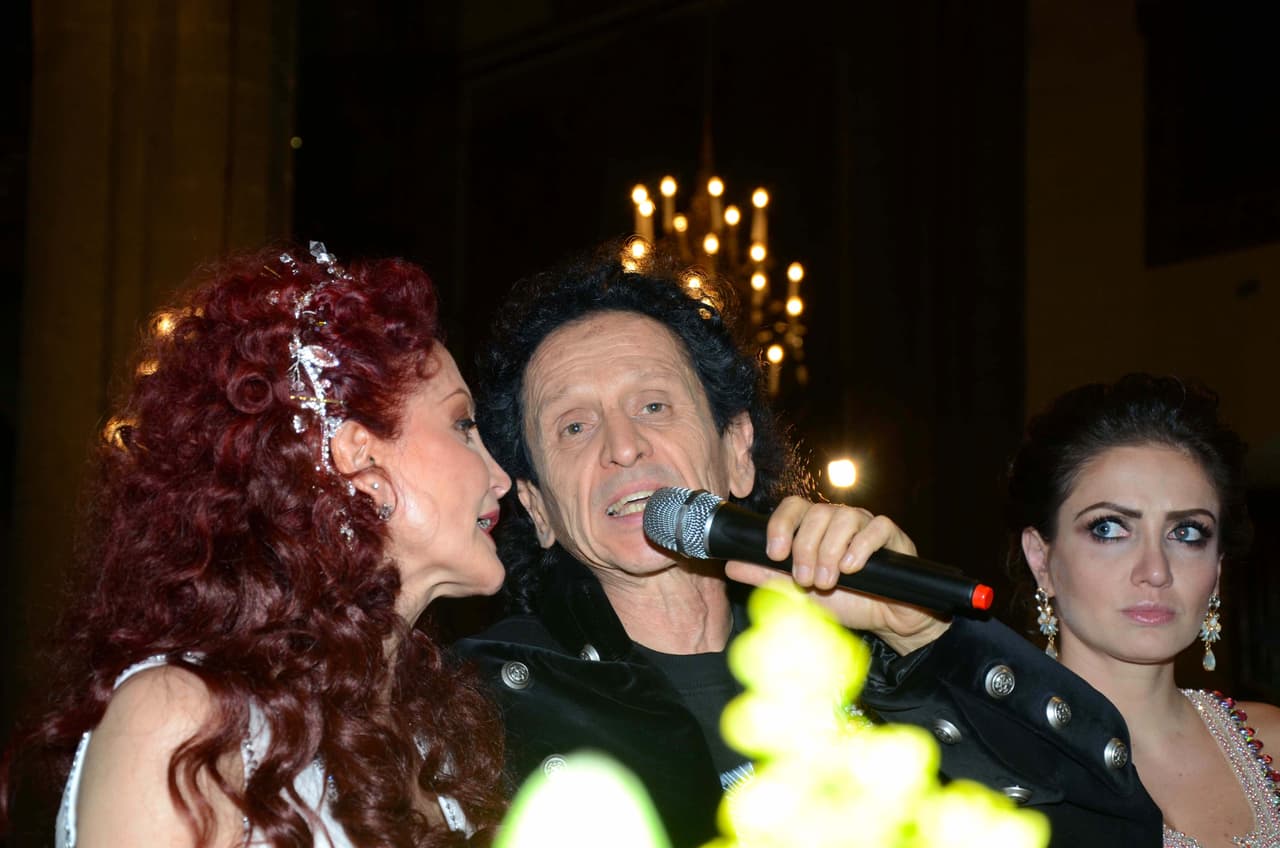 Jurando nuevamente amor eterno.