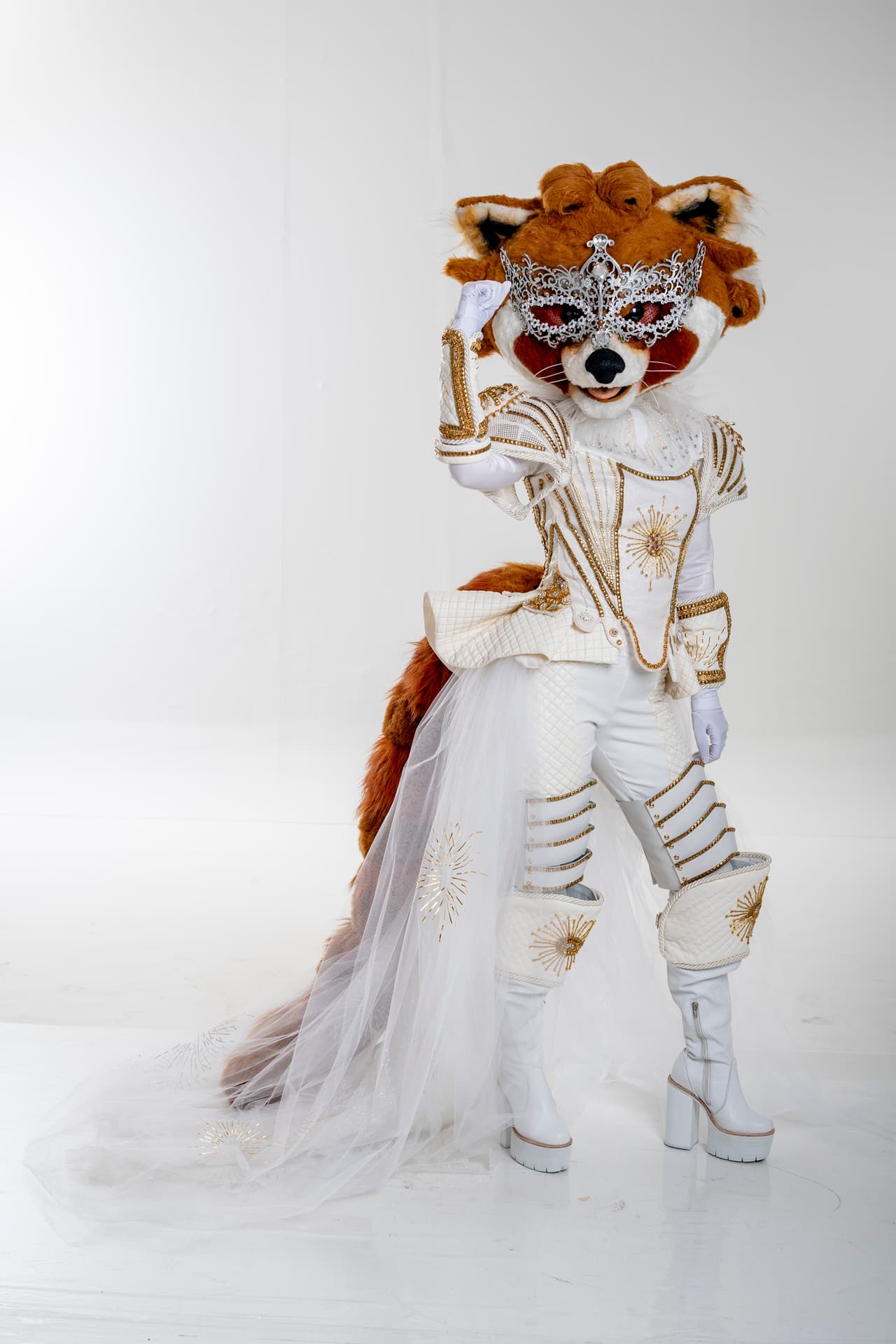 <b>Mapache</b> hizo su aparición triunfal durante el segundo programa y de inmediato llamó la atención con su coquetería y talento.