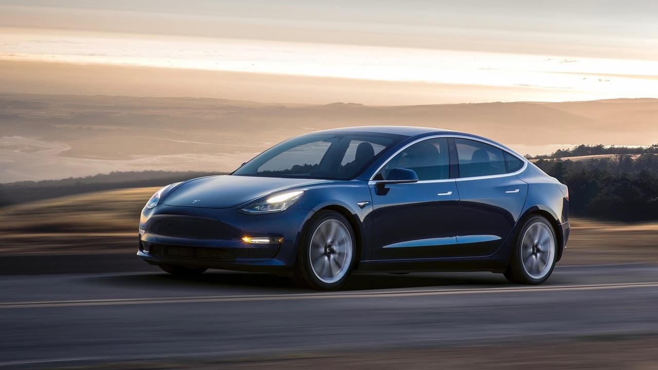El Tesla Model 3 es un auto 100% eléctrico por lo que ni contamina ni requiere de la utilización de combustibles fósiles para su funcionamiento.