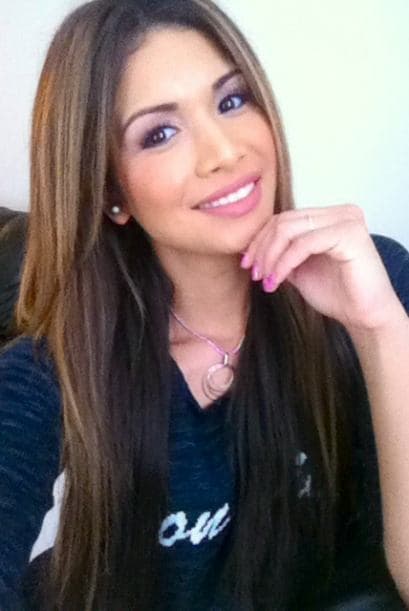 A través de las famosas fotos 'selfies' es como nuestra reina mantiene una estrecha relación con sus seguidores. Este tipo de fotos se han convertido en un fenómeno y no hay quién no se haya tomado una. Ahora puedes subir la tuya con el hashtag #NBLselfie para ganar un kit de belleza, los detalles aquí