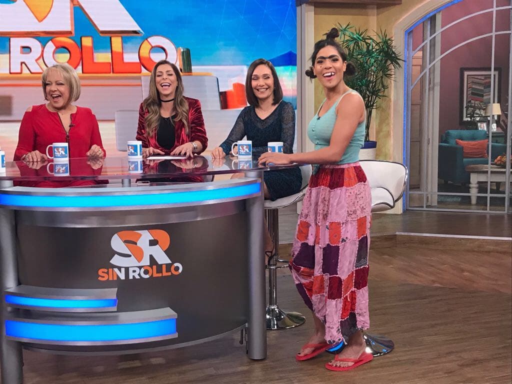 Este día en Sin Rollo, Lourdes Stephen le dio la bienvenida a una panelista muy especial.