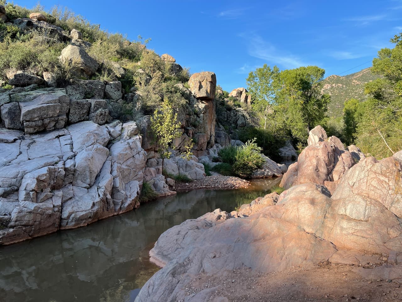 En Junio del 2021 hubo cierres en el parque debido a un incendio en el área. Antes de viajar recomiendan visitar esta página. https://www.fs.usda.gov/alerts/tonto/alerts-notices.