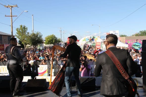 Cientos de personas disfrutaron de la tremenda celebración del Latin Grammy Street Party en Phoenix, donde estuvieron presentes varias agrupaciones nominadas a los premios GRAMMY® Latino incluyendo: Conjunto Primavera, Voz de Mando y Los Canarios de Michoacán. Esta fenomenal fiesta es un preámbulo a la gran noche de la música con la edición 15 de los premios anuales del GRAMMY Latino. Además de disfrutar de lo mejor de la música, los fans pudieron ganar premios y conocer a personalidades de Televisión y Radio de Univisión Arizona.