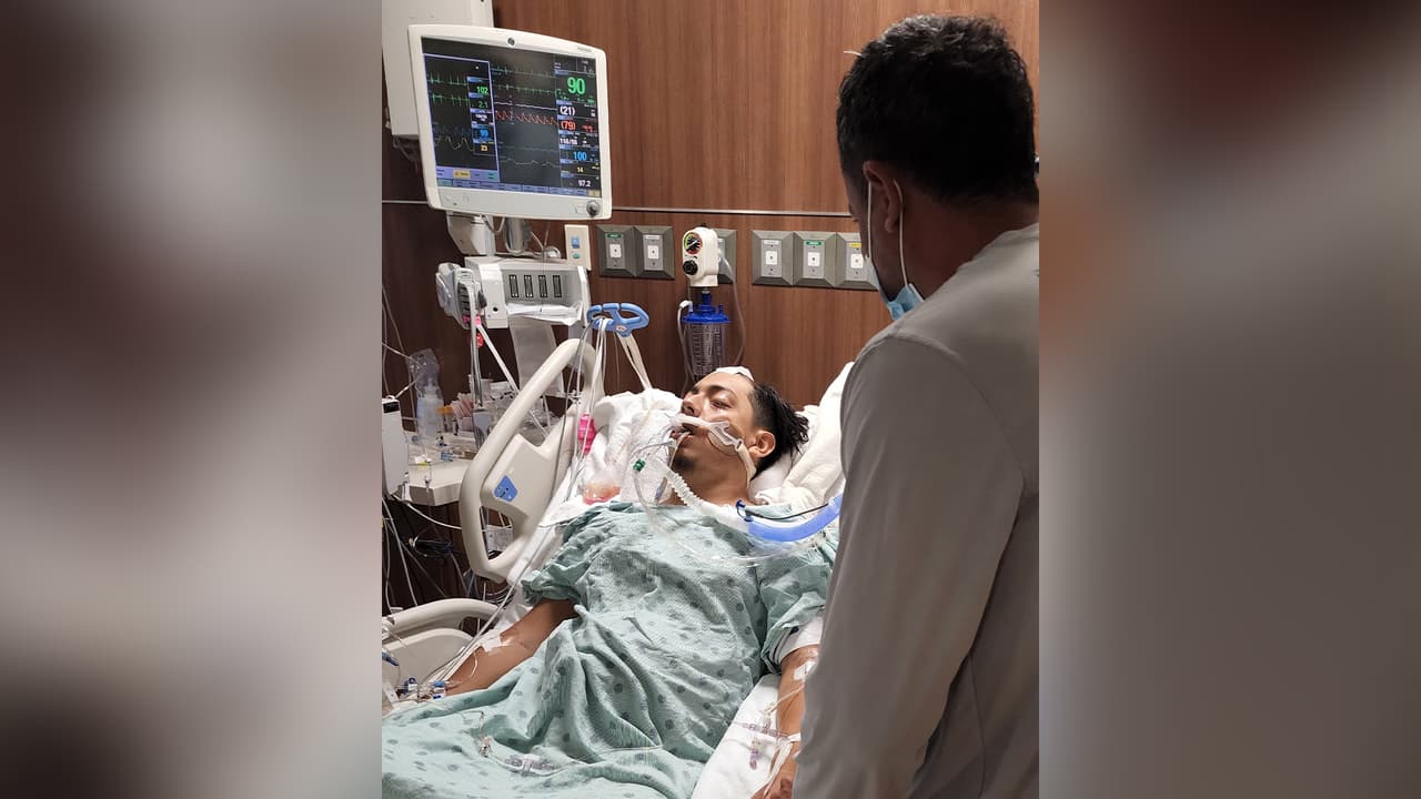 Favela está internado en cuidados intensivos y de acuerdo con su familia, los médicos no les dan muchas esperanzas.