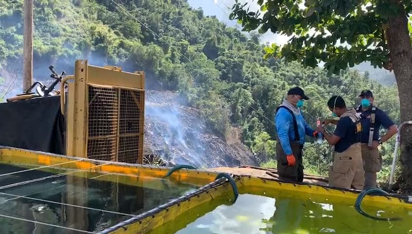 Una de las dificultades que tenían los bomberos era la falta de una máquina excavadora. 
<br>
<br> 
<br>