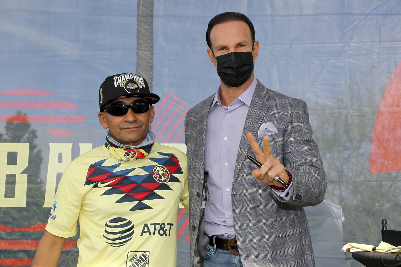 La leyenda Zague estuvo presente en el juego.