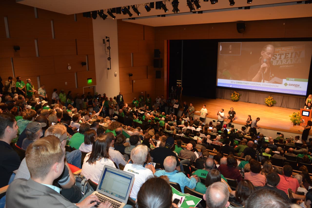 4393 El Teatro del del Centro de Estudiantes de la Universidad de Houston estaba repleto.