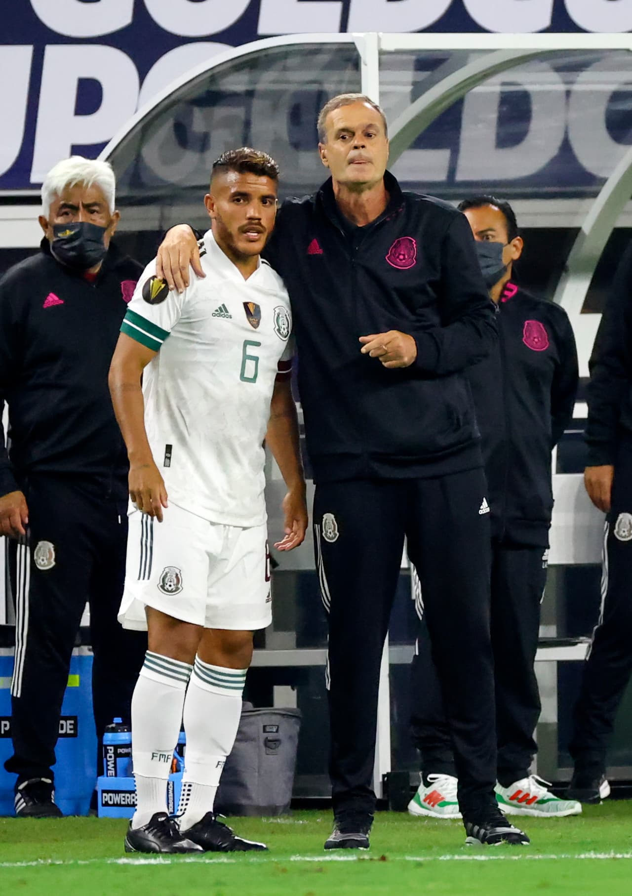 Jona y su compañero Efraín Álvarez fueron los jugadores de MLS tenidos en cuenta por México en el partido del sábado por la noche.
<br>