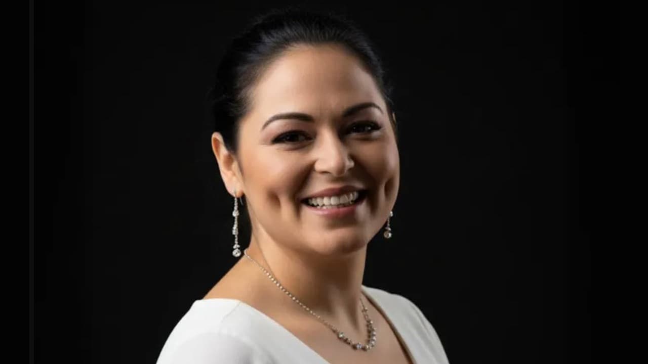 Nevin Mandour murió en un incendio en su hogar la mañana del 17 de diciembre de 2025.