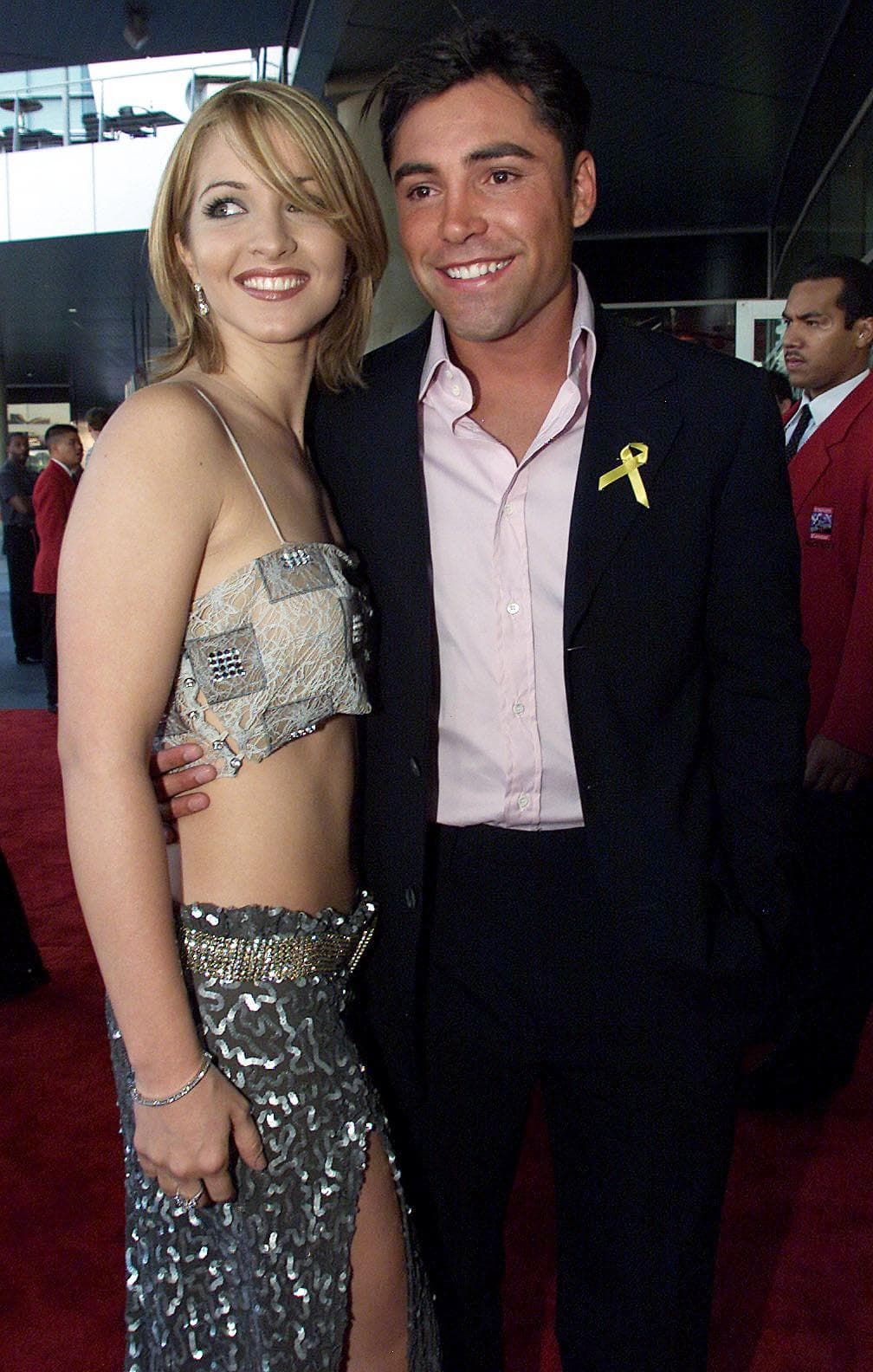 Han pasado dos décadas de que el exboxeador Óscar De La Hoya caminó por la alfombra roja de los Latin GRAMMY junto a su exesposa, Millie Corretjer, mientras todavía era prometido de Shanna Moakler.