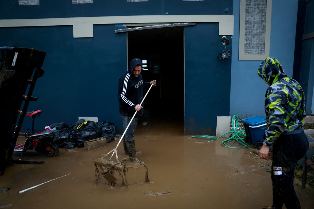 Las fuertes lluvias del huracán Fiona provocaron el desbordamiento del Río La Plata, en Cayey, afectando a los residentes. En algunas zonas el nivel del agua llegó a 20 pulgadas.