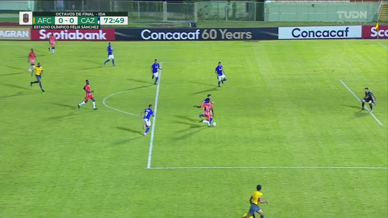 ¡Susto para Cruz Azul! Gran cruce de Aldrete para evitar el gol