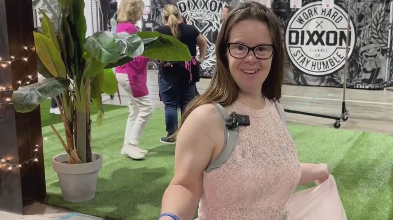 Organización apoya con vestidos de graduación a quienes lo necesitan: Conoce Cinderella Affair