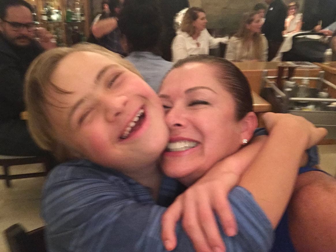 Y fue contundente a la pregunta de si es verdad que él les llama a diario a sus hijos, como sostuvo Yadhira Carrillo el pasado fin de semana: "
<b><a href="https://www.univision.com/entretenimiento/celebridades/no-los-frecuenta-lety-calderon-revela-que-el-papa-de-sus-hijos-no-los-visita-muy-seguido-fotos" target="_blank">No, diario no</a></b>. Les habla esporádicamente".
<br>