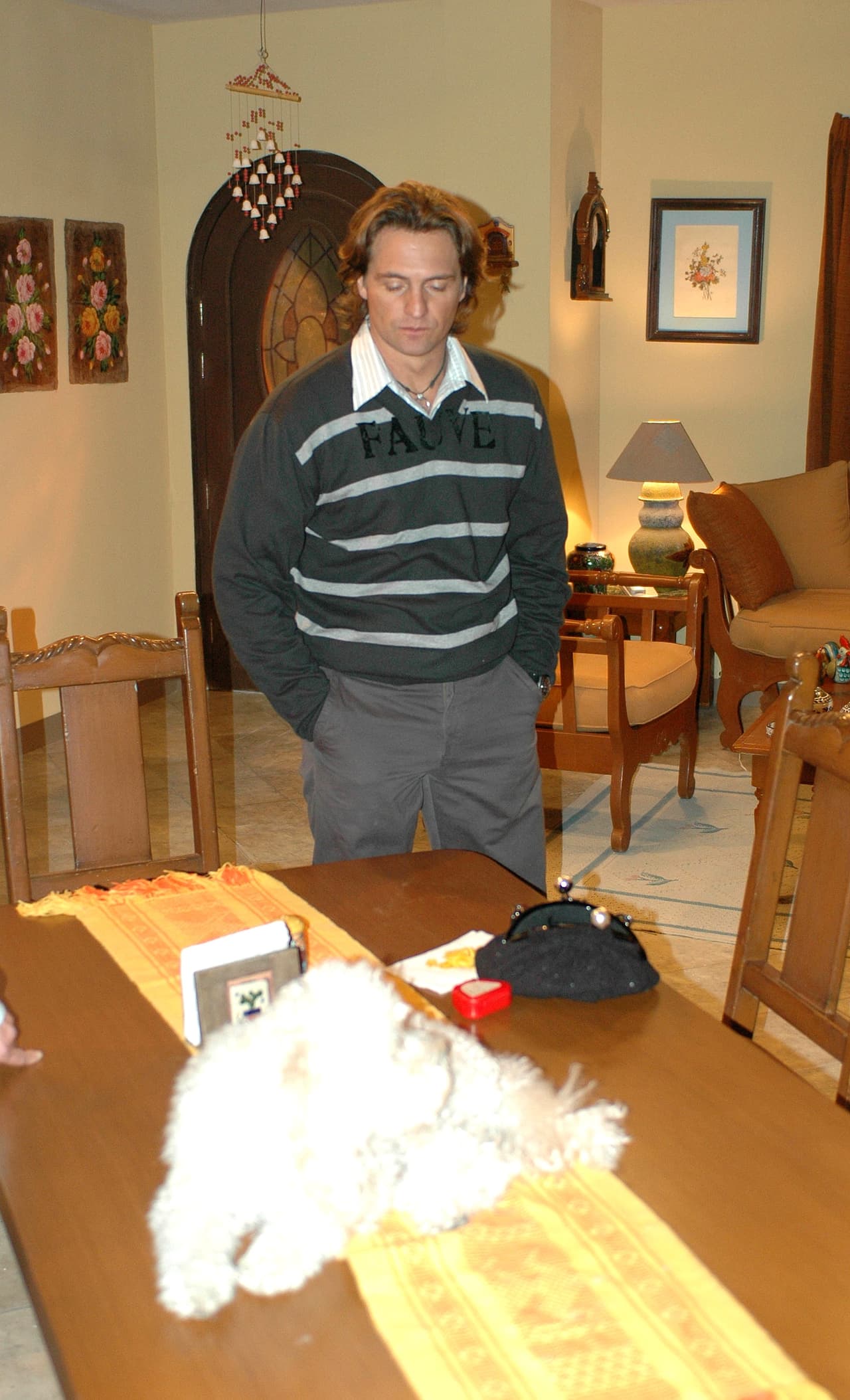 Se enteró que su padre sufrió un accidente doméstico que le causó un grave daño cerebral, por lo que de inmediato tuvo que viajar a su natal Argentina. Recordó que la producción lo apoyó para terminar de grabar sus escenas y así viajar a sudamérica.