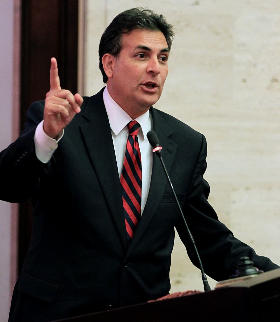 Bhatia descarta candidatura a la Gobernación y despeja el camino de Bernier