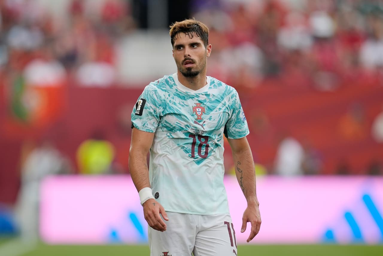 El portugués Pedro Neto (18) observa durante el partido de dieciseisavos de final de la Copa del Mundo de fútbol entre Portugal y Croacia en Toronto, el jueves 2 de julio de 2026.