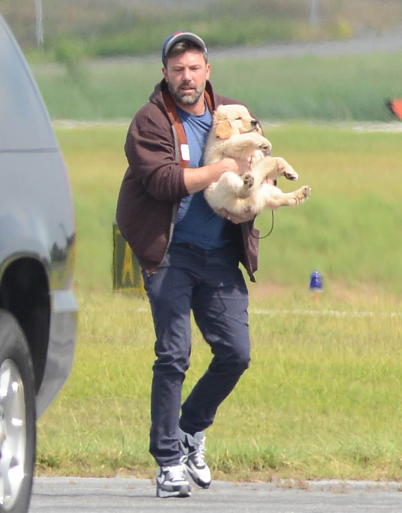 Además, un perrito podría ser buena compañía para el nuevo Batman.