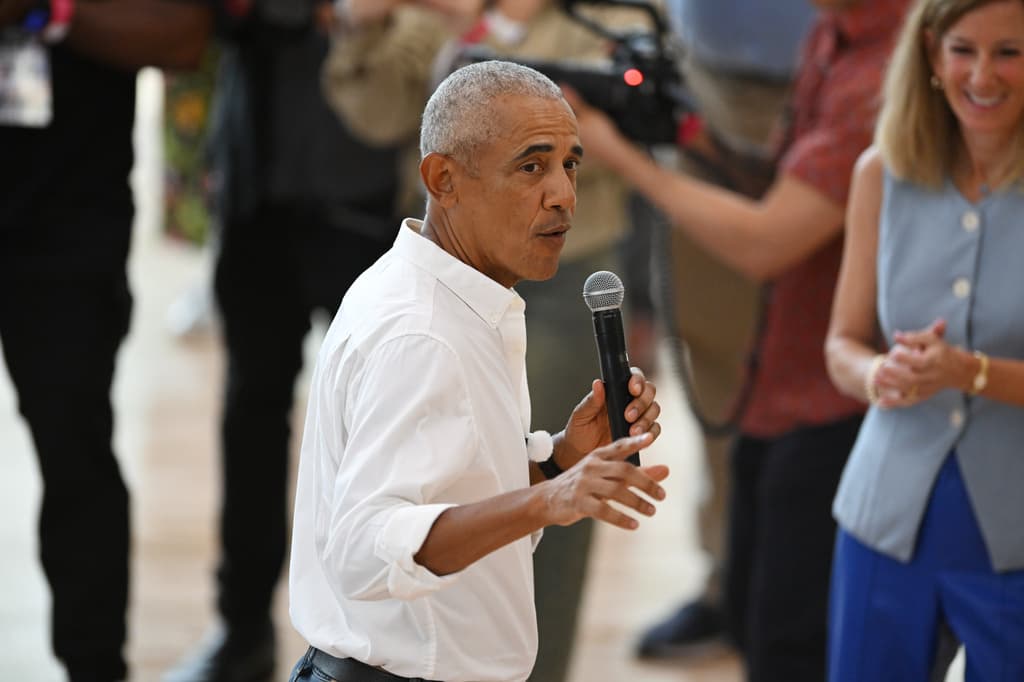 El contexto del lugar también aporta un ángulo distinto: la cancha donde entrenaron forma parte del Centro Presidencial Obama, inaugurado recientemente, y la práctica de las All-Stars fue el primer evento de un deporte profesional que utilizó esa duela.