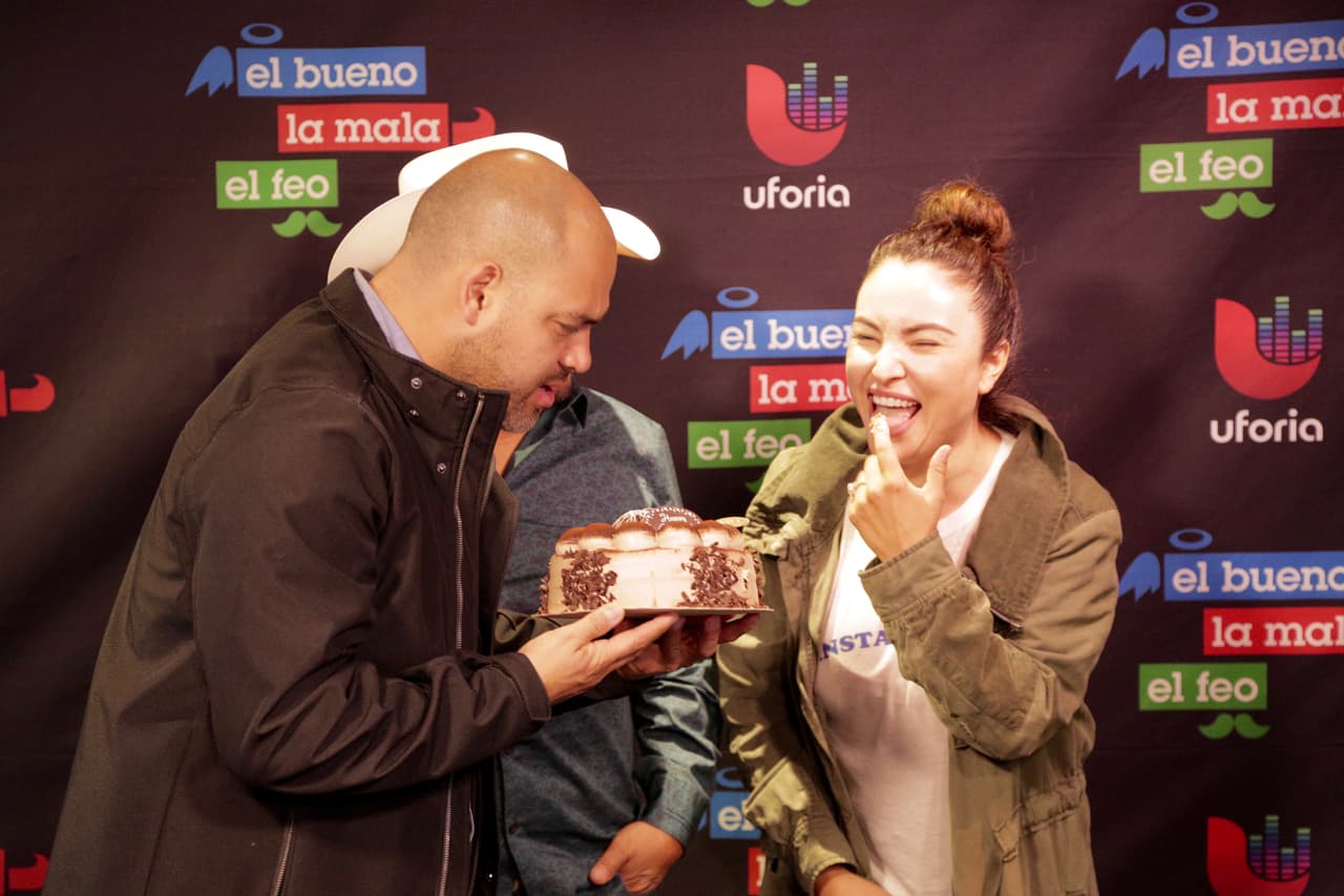 La Bronca llego de sorpresa para celebrar con sus compañeros de este día especial para El Feo.