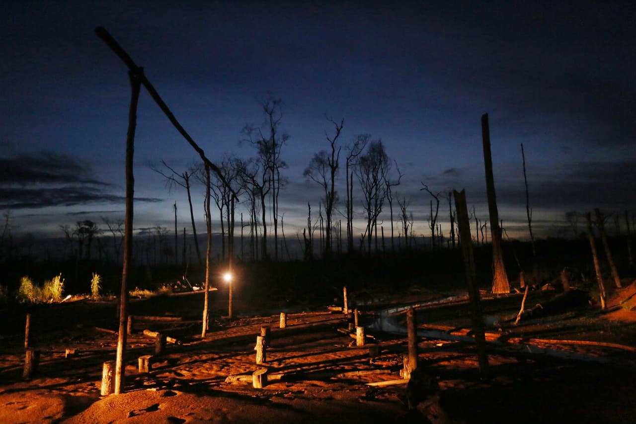 Imagen de una zona deforestada por la minería en Madre de Dios, tomada en noviembre de 2013.