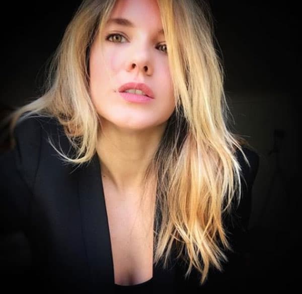 Se trata de
<b> Ilza Ponko</b>, una actriz nacida en Cuba que se crió en Rusia.