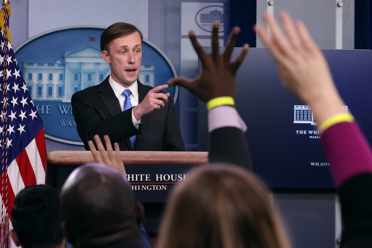 <b>Asesor de Seguridad Nacional: Jake Sullivan.</b> Ha sido asesor de Biden en política interna, pero tiene una amplia experiencia en política exterior. Se desempeñó como asesor de seguridad nacional de Biden durante el segundo mandato de Obama y fue jefe de planificación de políticas y subjefe de gabinete de Hillary Clinton, cuando era secretaria de Estado. Este puesto no necesita confirmación del Senado.