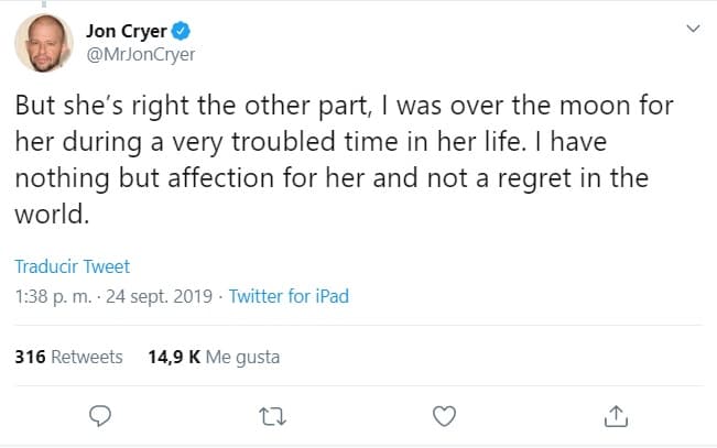 "Pero ella tiene razón en la otra parte. 
<b><a href="https://www.univision.com/entretenimiento/demi-moore-llega-a-los-52-anos-guapisima-mira-su-transformacion-video" target="_blank">Estuve loco por ella</a> </b>durante un momento muy problemático en su vida. No tengo nada más que afecto por ella y ningún arrepentimiento en el mundo", 
<b><a href="https://twitter.com/MrJonCryer/status/1176566706686365699?ref_src=twsrc%5Etfw%7Ctwcamp%5Etweetembed%7Ctwterm%5E1176566706686365699&ref_url=https%3A%2F%2Fwww.etonline.com%2Fjon-cryer-shuts-down-demi-moores-claim-that-she-took-his-virginity-but-says-he-was-over-the-moon" target="_blank">añadió el actor en otro tuit. </a></b>