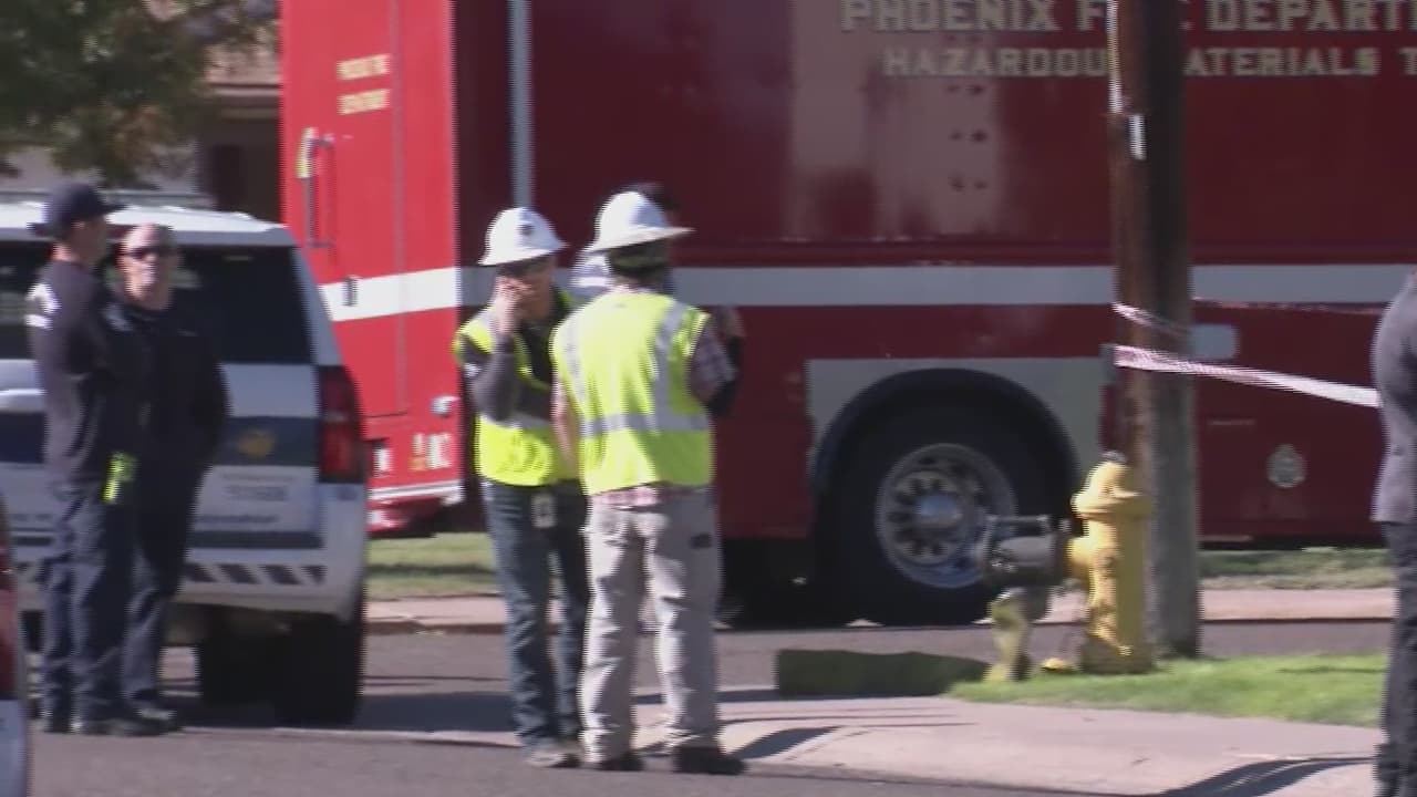 Una 
<b><a href="https://www.univision.com/local/arizona-ktvw/muertes-familia-ninos-augusta-avenue-phoenix-arizona" target="_blank">familia de cinco integrantes murió dentro de una casa en Phoenix</a></b>, un hecho que inicialmente se manejó como consecuencia de una fuga de gas; sin embargo, las autoridades ahora lo investigan como un posible caso de homicidio.