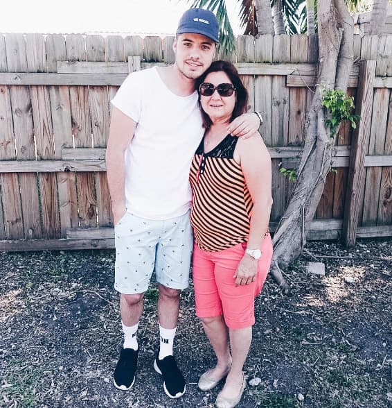 William Valdes: "Happy Mothers day to the best mom". (Mayo 8, 2016)