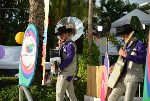 Juanes, Calibre 50 y Chino y Nacho