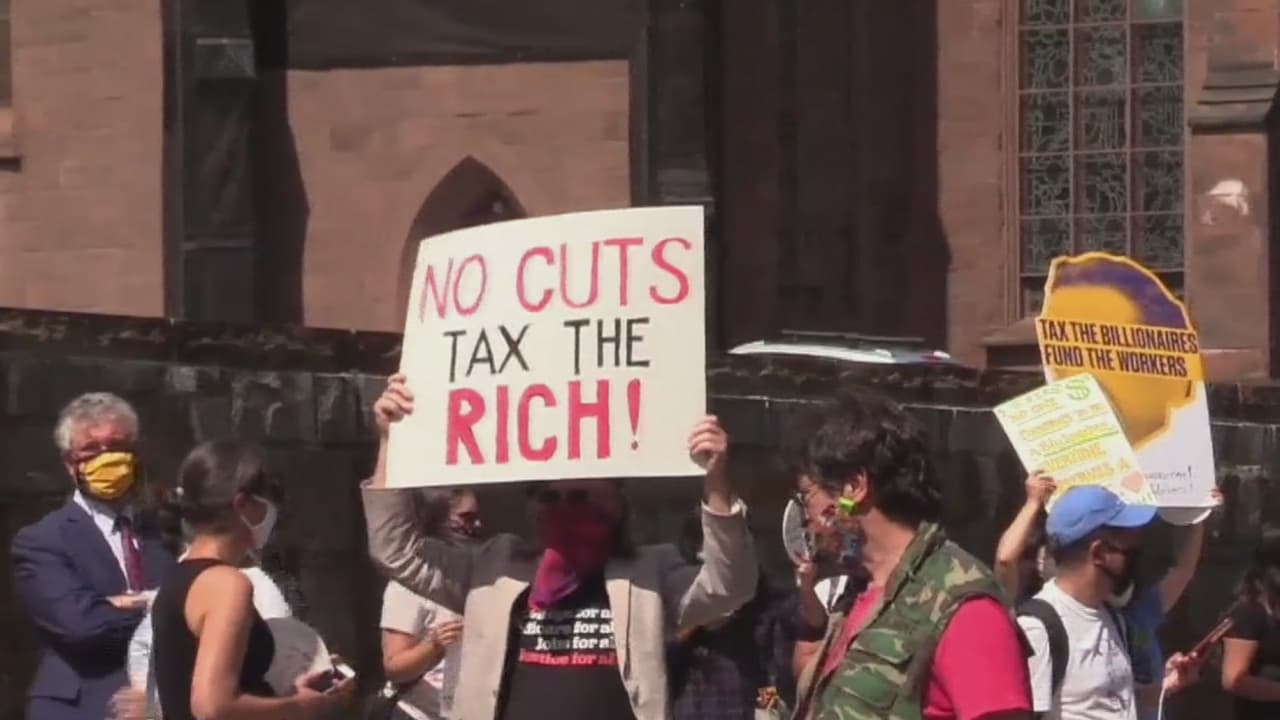 Manifestantes se forman fuera de mansión de Cuomo para exigir impuestos para los ricos