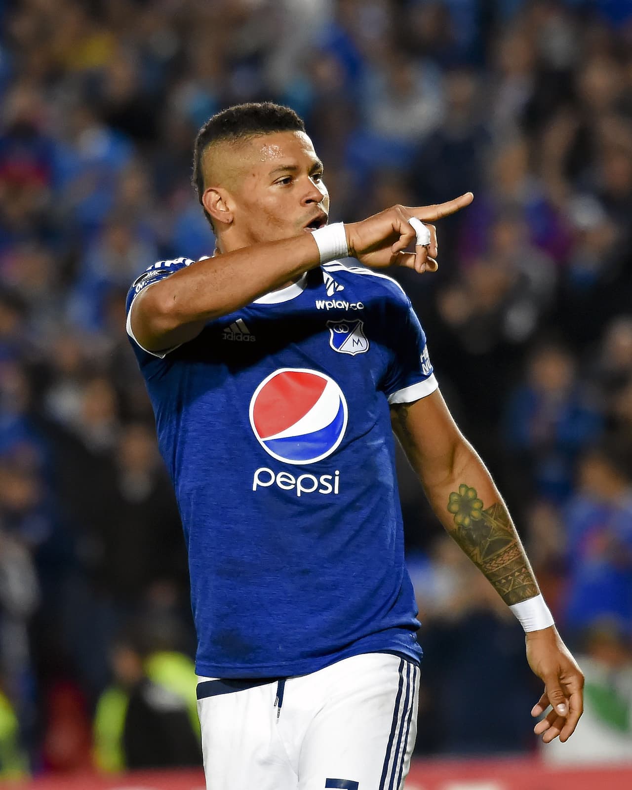 Marcó 16 goles en el 2017 y en este 2018 lleva nueve con Millonarios.
<b>Ayron Del Valle </b>se ganó el derecho a pensar en salir del país gracias a su buen rendimiento en el ataque Embajador. Hay quienes asemejan su juego al de Fernando Uribe.