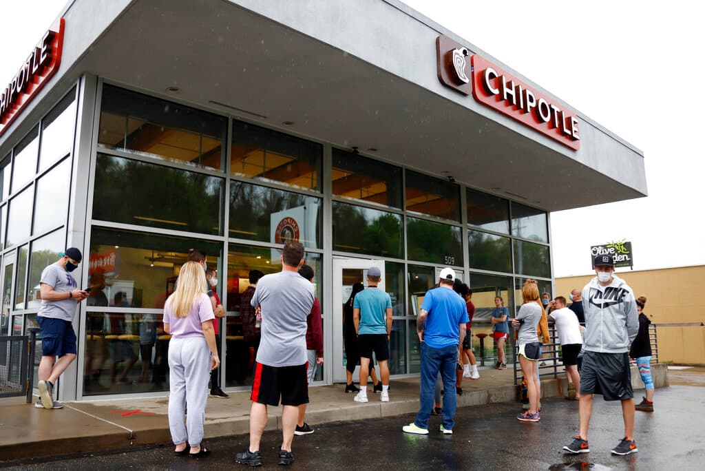 El aumento salarial para sus trabajadores, tanto nuevos como ya existentes y tanto para los asalariados como para los contratados por horas, empezará a implementarse en las próximas semanas, con salarios de entre $11 y $18 la hora.