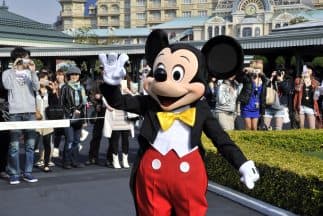 Disney cerró con ganancias bajas en segundo trimestre, "Mars Needs Moms", rotundo fracaso