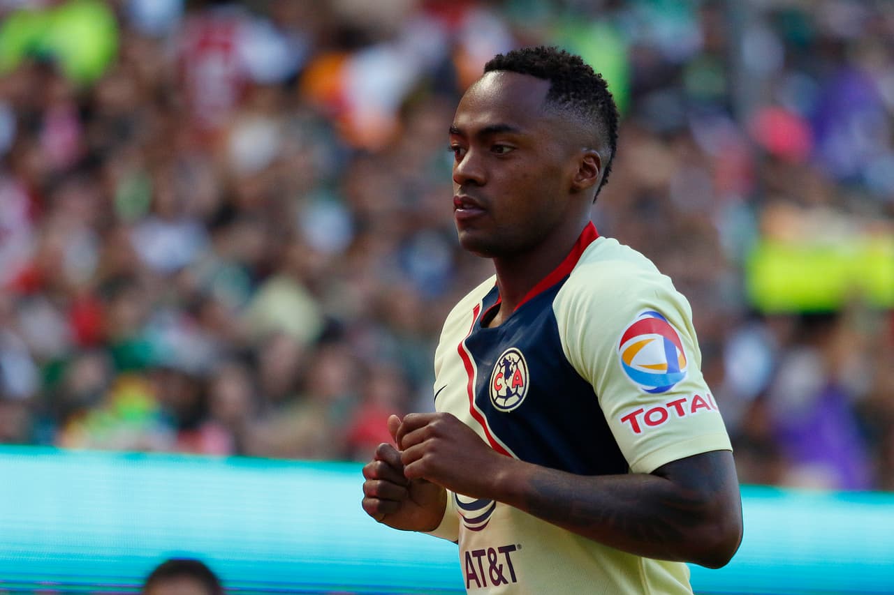 Otro al que también respaldaron en el Nido fue al ecuatoriano Renato Ibarra, quien pese a los rumores de salida es esperado en el club después de la Copa América.