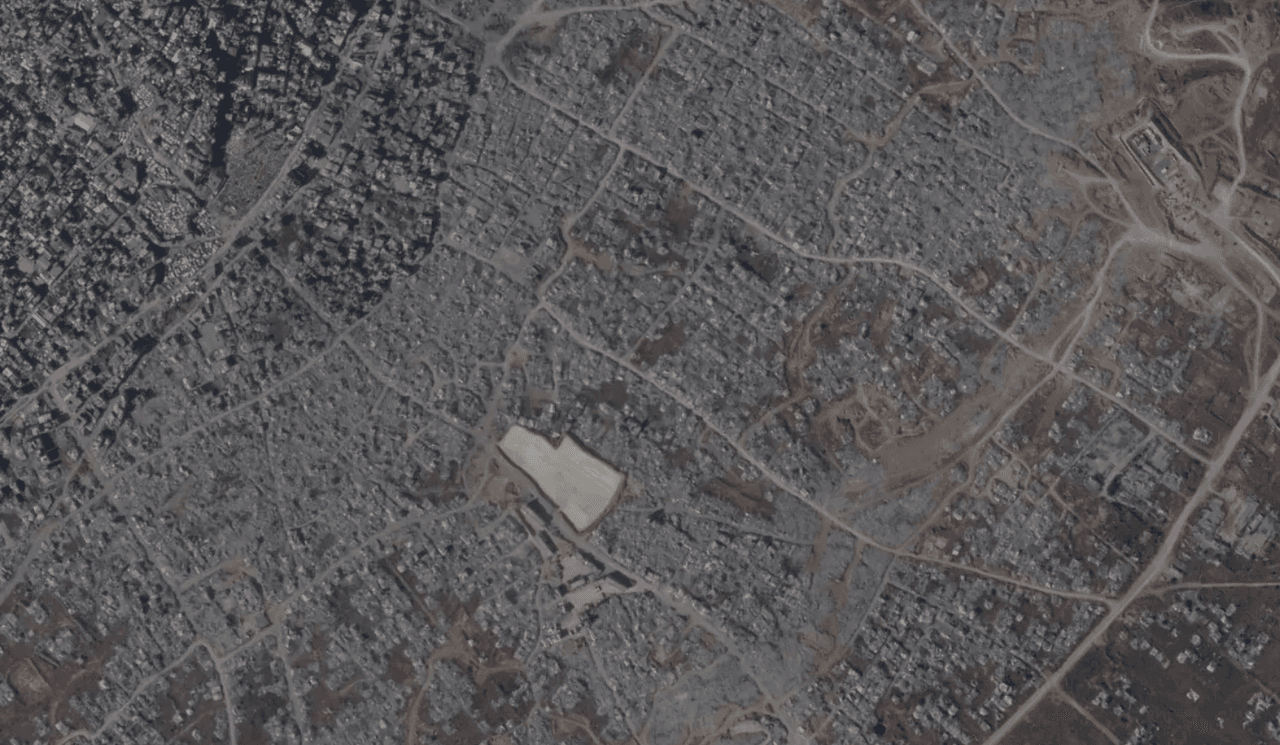 Esta imagen satelital, tomada por Planet Labs PBC el 23 de septiembre de 2026, muestra un nuevo puesto militar israelí y un cementerio arrasado en el barrio de Shijaiyah, en la Franja de Gaza, una zona prácticamente demolida.