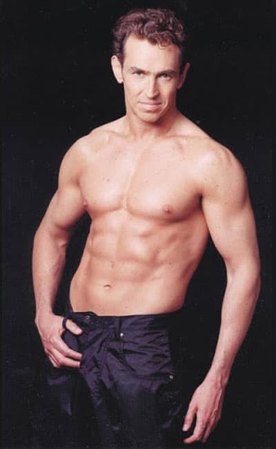 El papel era interpretado por 
<b>Rafael del Villar</b>, quien fue uno de los galanes de moda en la década de 1990. También formó parte del elenco del show 'Solo para mujeres'.