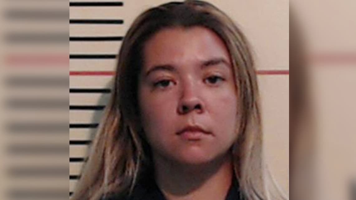 Madre de Texas confiesa que encerró de castigo a sus dos hijos en un auto donde murieron