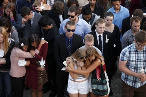 Una declaración en el sitio Web de la canciller Henry T. Yang dijo que las banderas de la universidad estarían a media asta durante una semana "para honrar a aquellos cuyas vidas fueron tan repentina y trágicamente interrumpida".