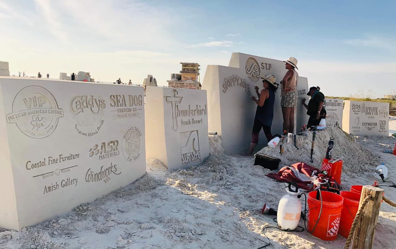 Es importante recordar que 
<b>no se puede fumar ni vapear en la playa o en el sendero.</b> Existen áreas designadas para fumar o puede hacerlo en el estacionamiento.