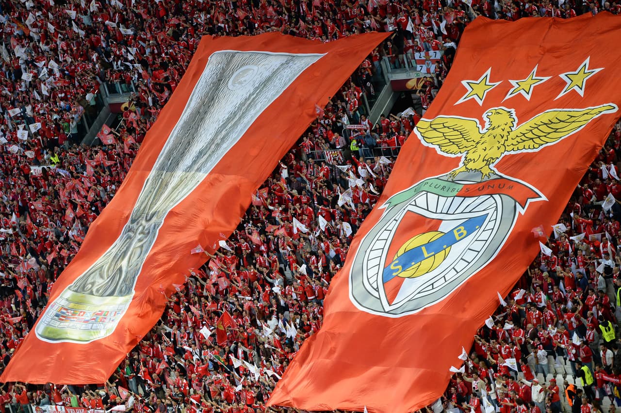 En aquella final los hinchas del Benfica de Portugal también sacaron megatrapos, aunque no fueron afortunados: su equipo cayó y no gana nada a nivel internacional debido a
<a href="http://www.univision.com/deportes/las-maldiciones-del-deporte-fotos" target="_blank">la 'Maldición de Bela Guttman'</a>.